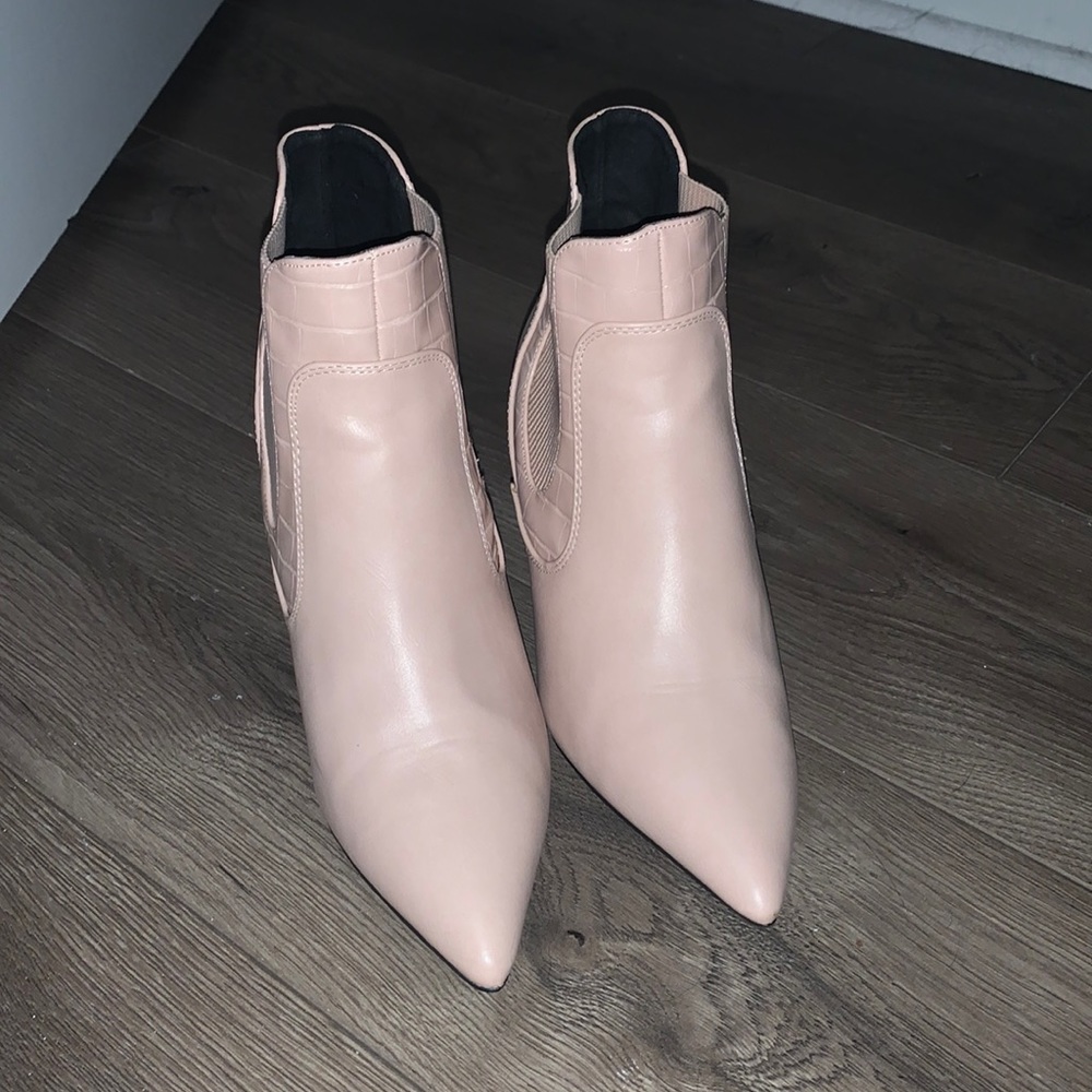 Cream boots with chunky heel.